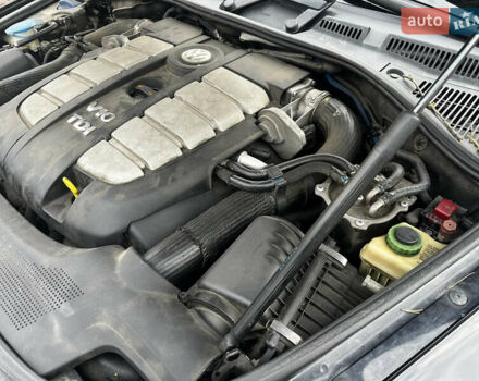 Черный Фольксваген Туарег, объемом двигателя 4.9 л и пробегом 252 тыс. км за 13800 $, фото 55 на Automoto.ua