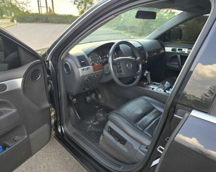 Чорний Фольксваген Туарег, об'ємом двигуна 3 л та пробігом 217 тис. км за 9000 $, фото 8 на Automoto.ua