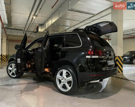 Чорний Фольксваген Туарег, об'ємом двигуна 3 л та пробігом 185 тис. км за 14500 $, фото 6 на Automoto.ua