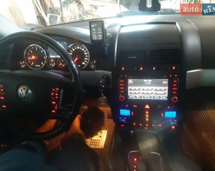 Черный Фольксваген Туарег, объемом двигателя 3 л и пробегом 445 тыс. км за 11500 $, фото 6 на Automoto.ua