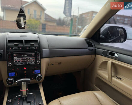 Черный Фольксваген Туарег, объемом двигателя 3 л и пробегом 333 тыс. км за 9950 $, фото 17 на Automoto.ua