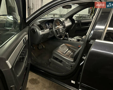 Черный Фольксваген Туарег, объемом двигателя 3 л и пробегом 351 тыс. км за 13500 $, фото 14 на Automoto.ua