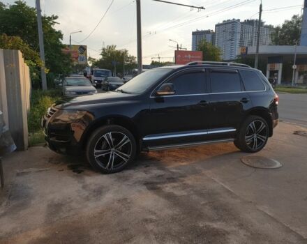 Чорний Фольксваген Туарег, об'ємом двигуна 3 л та пробігом 205 тис. км за 12000 $, фото 2 на Automoto.ua
