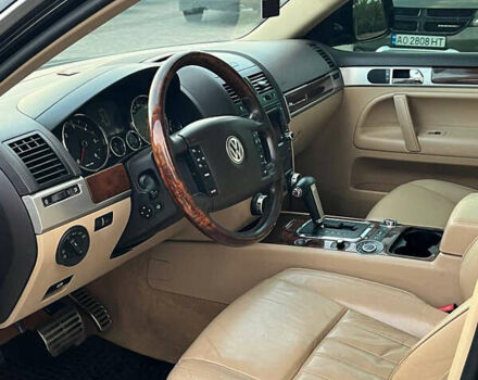 Черный Фольксваген Туарег, объемом двигателя 4.92 л и пробегом 340 тыс. км за 11000 $, фото 7 на Automoto.ua