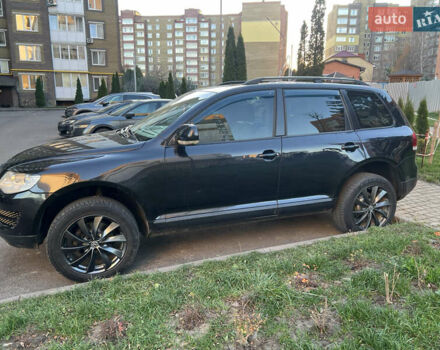 Черный Фольксваген Туарег, объемом двигателя 2.46 л и пробегом 258 тыс. км за 9500 $, фото 2 на Automoto.ua