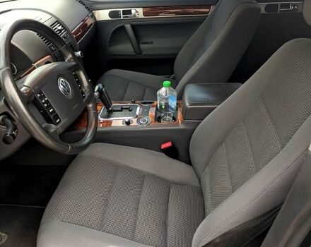 Чорний Фольксваген Туарег, об'ємом двигуна 3 л та пробігом 198 тис. км за 11300 $, фото 6 на Automoto.ua