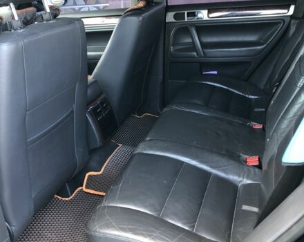 Черный Фольксваген Туарег, объемом двигателя 2.5 л и пробегом 370 тыс. км за 8000 $, фото 7 на Automoto.ua