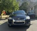 Черный Фольксваген Туарег, объемом двигателя 3 л и пробегом 313 тыс. км за 10500 $, фото 1 на Automoto.ua