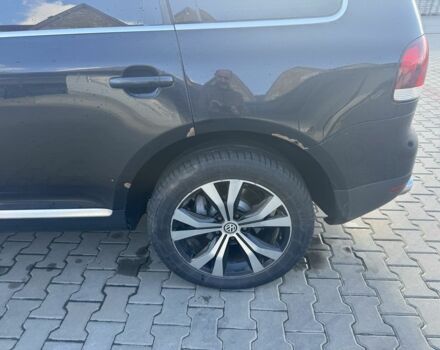 Чорний Фольксваген Туарег, об'ємом двигуна 3 л та пробігом 401 тис. км за 9200 $, фото 4 на Automoto.ua