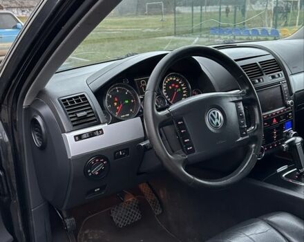 Чорний Фольксваген Туарег, об'ємом двигуна 3 л та пробігом 250 тис. км за 3350 $, фото 6 на Automoto.ua