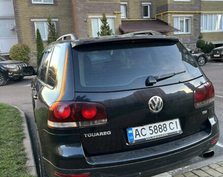 Черный Фольксваген Туарег, объемом двигателя 2.46 л и пробегом 258 тыс. км за 9500 $, фото 4 на Automoto.ua