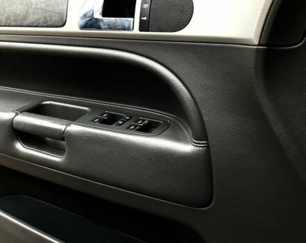 Черный Фольксваген Туарег, объемом двигателя 2.46 л и пробегом 244 тыс. км за 9600 $, фото 6 на Automoto.ua