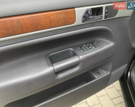 Черный Фольксваген Туарег, объемом двигателя 3 л и пробегом 273 тыс. км за 10500 $, фото 40 на Automoto.ua