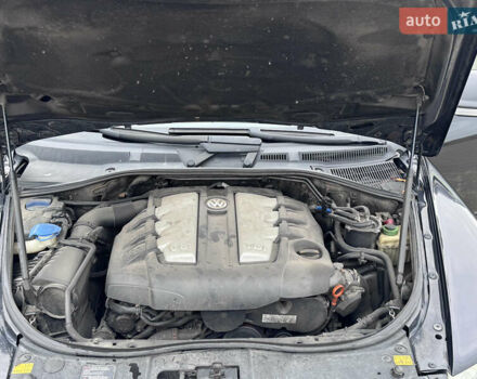 Черный Фольксваген Туарег, объемом двигателя 2.97 л и пробегом 294 тыс. км за 10508 $, фото 11 на Automoto.ua