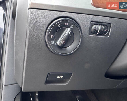 Черный Фольксваген Туарег, объемом двигателя 2.97 л и пробегом 294 тыс. км за 10508 $, фото 30 на Automoto.ua