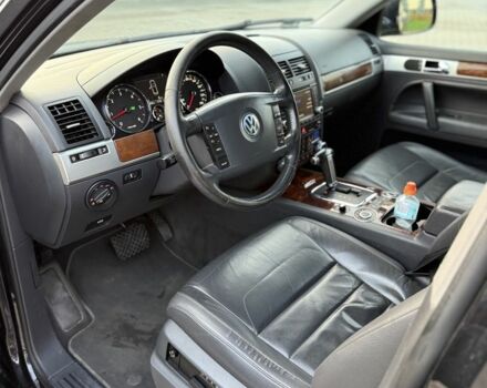 Чорний Фольксваген Туарег, об'ємом двигуна 3 л та пробігом 404 тис. км за 6500 $, фото 9 на Automoto.ua