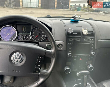 Черный Фольксваген Туарег, объемом двигателя 3 л и пробегом 320 тыс. км за 6300 $, фото 3 на Automoto.ua