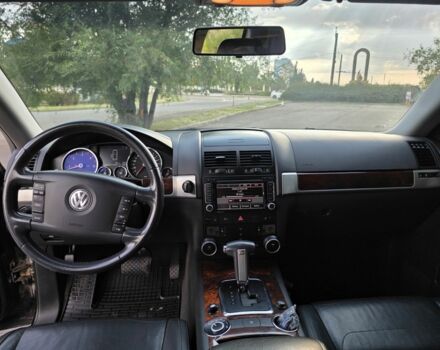 Чорний Фольксваген Туарег, об'ємом двигуна 3 л та пробігом 217 тис. км за 9000 $, фото 6 на Automoto.ua