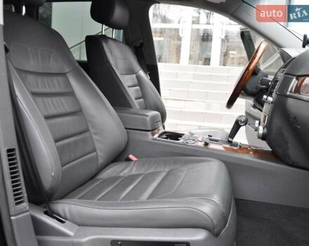 Черный Фольксваген Туарег, объемом двигателя 3 л и пробегом 335 тыс. км за 9803 $, фото 22 на Automoto.ua