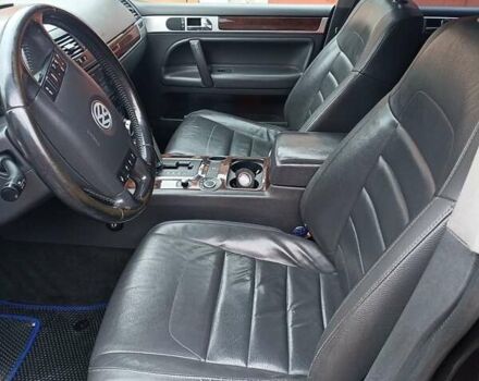 Чорний Фольксваген Туарег, об'ємом двигуна 3 л та пробігом 290 тис. км за 13000 $, фото 4 на Automoto.ua