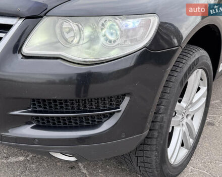 Черный Фольксваген Туарег, объемом двигателя 2.97 л и пробегом 294 тыс. км за 10508 $, фото 13 на Automoto.ua