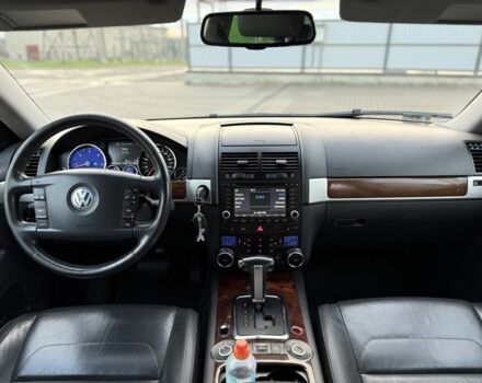 Чорний Фольксваген Туарег, об'ємом двигуна 3 л та пробігом 404 тис. км за 6500 $, фото 10 на Automoto.ua