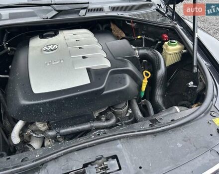 Чорний Фольксваген Туарег, об'ємом двигуна 2.46 л та пробігом 174 тис. км за 11000 $, фото 8 на Automoto.ua