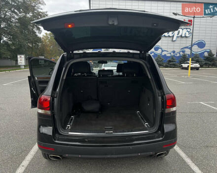 Черный Фольксваген Туарег, объемом двигателя 4.9 л и пробегом 252 тыс. км за 13800 $, фото 39 на Automoto.ua