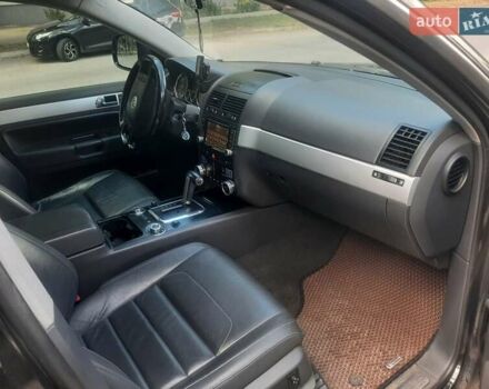 Черный Фольксваген Туарег, объемом двигателя 3 л и пробегом 445 тыс. км за 11500 $, фото 9 на Automoto.ua