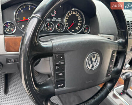 Черный Фольксваген Туарег, объемом двигателя 2.97 л и пробегом 294 тыс. км за 10508 $, фото 28 на Automoto.ua