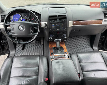Черный Фольксваген Туарег, объемом двигателя 2.97 л и пробегом 294 тыс. км за 10508 $, фото 19 на Automoto.ua