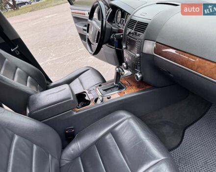 Черный Фольксваген Туарег, объемом двигателя 2.97 л и пробегом 294 тыс. км за 10508 $, фото 21 на Automoto.ua