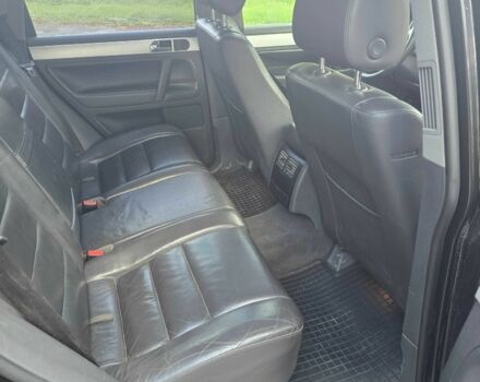 Черный Фольксваген Туарег, объемом двигателя 2.5 л и пробегом 352 тыс. км за 7500 $, фото 14 на Automoto.ua