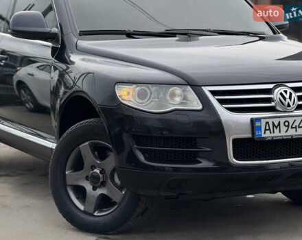 Черный Фольксваген Туарег, объемом двигателя 3 л и пробегом 333 тыс. км за 9950 $, фото 4 на Automoto.ua