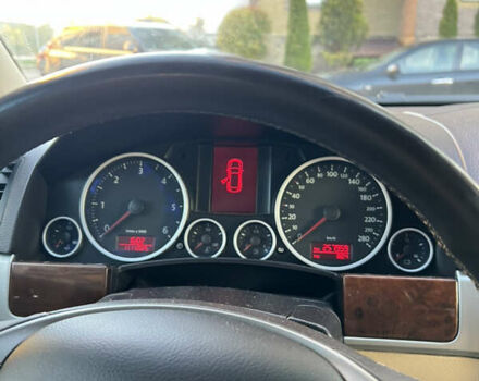 Черный Фольксваген Туарег, объемом двигателя 2.46 л и пробегом 258 тыс. км за 9500 $, фото 8 на Automoto.ua