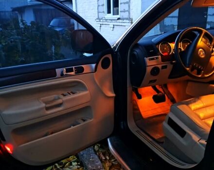 Чорний Фольксваген Туарег, об'ємом двигуна 3.6 л та пробігом 255 тис. км за 8288 $, фото 5 на Automoto.ua