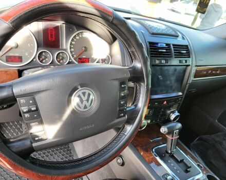 Черный Фольксваген Туарег, объемом двигателя 3 л и пробегом 270 тыс. км за 9500 $, фото 3 на Automoto.ua