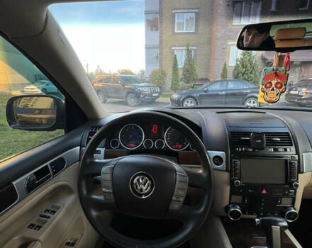 Черный Фольксваген Туарег, объемом двигателя 2.46 л и пробегом 258 тыс. км за 9500 $, фото 9 на Automoto.ua