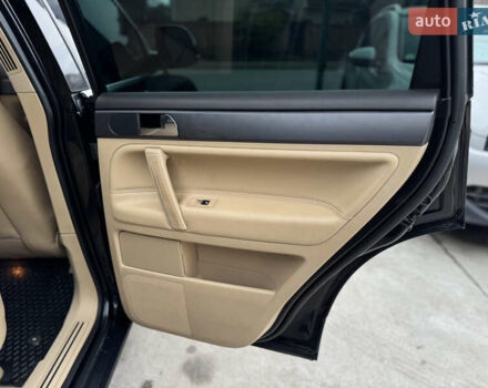 Черный Фольксваген Туарег, объемом двигателя 3 л и пробегом 333 тыс. км за 9950 $, фото 24 на Automoto.ua