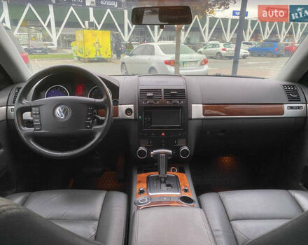 Черный Фольксваген Туарег, объемом двигателя 3 л и пробегом 273 тыс. км за 10500 $, фото 4 на Automoto.ua