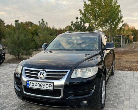 Черный Фольксваген Туарег, объемом двигателя 4.92 л и пробегом 340 тыс. км за 11000 $, фото 1 на Automoto.ua