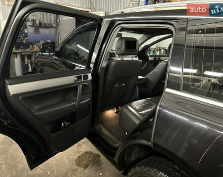 Черный Фольксваген Туарег, объемом двигателя 3 л и пробегом 351 тыс. км за 13500 $, фото 12 на Automoto.ua