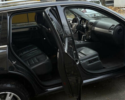 Черный Фольксваген Туарег, объемом двигателя 3 л и пробегом 351 тыс. км за 13500 $, фото 29 на Automoto.ua