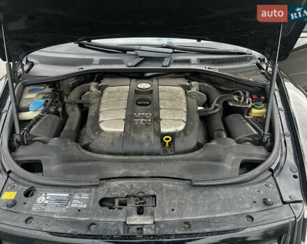 Черный Фольксваген Туарег, объемом двигателя 4.9 л и пробегом 252 тыс. км за 13800 $, фото 52 на Automoto.ua