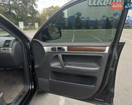 Черный Фольксваген Туарег, объемом двигателя 4.9 л и пробегом 252 тыс. км за 13800 $, фото 14 на Automoto.ua