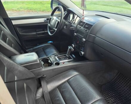 Черный Фольксваген Туарег, объемом двигателя 2.5 л и пробегом 352 тыс. км за 7500 $, фото 12 на Automoto.ua