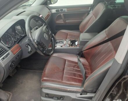 Черный Фольксваген Туарег, объемом двигателя 3 л и пробегом 260 тыс. км за 3400 $, фото 6 на Automoto.ua