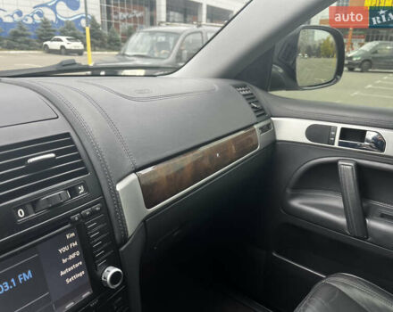 Черный Фольксваген Туарег, объемом двигателя 4.9 л и пробегом 252 тыс. км за 13800 $, фото 46 на Automoto.ua