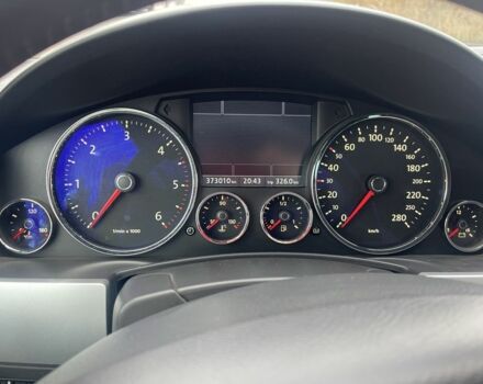 Черный Фольксваген Туарег, объемом двигателя 3 л и пробегом 373 тыс. км за 5400 $, фото 2 на Automoto.ua