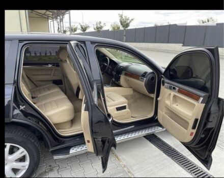 Черный Фольксваген Туарег, объемом двигателя 3 л и пробегом 236 тыс. км за 13000 $, фото 3 на Automoto.ua